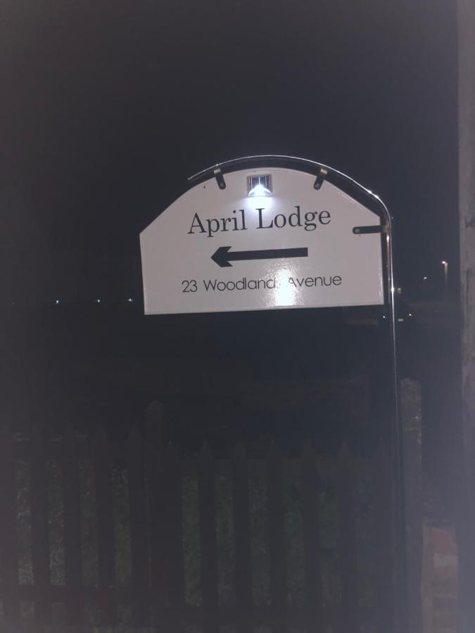 April Lodge Пул Экстерьер фото
