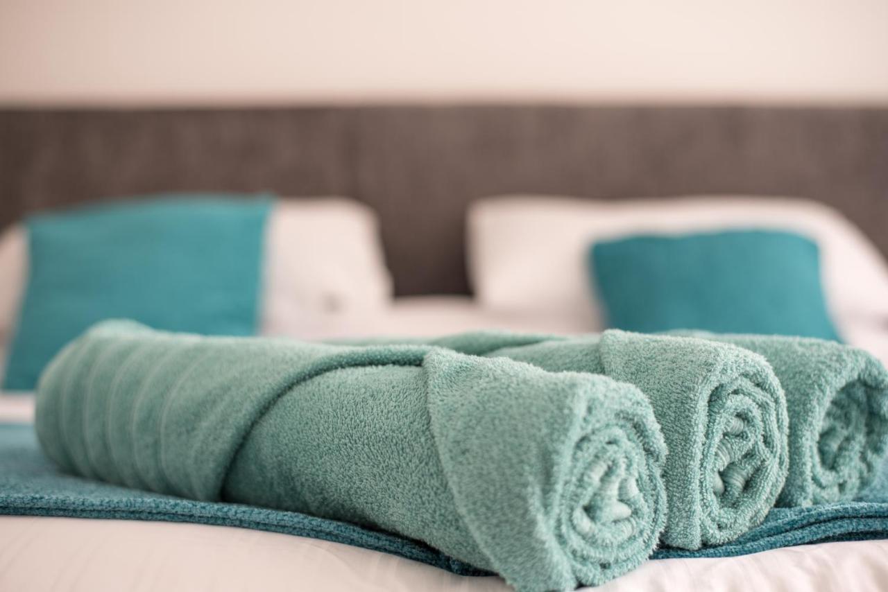 April Lodge Пул Экстерьер фото