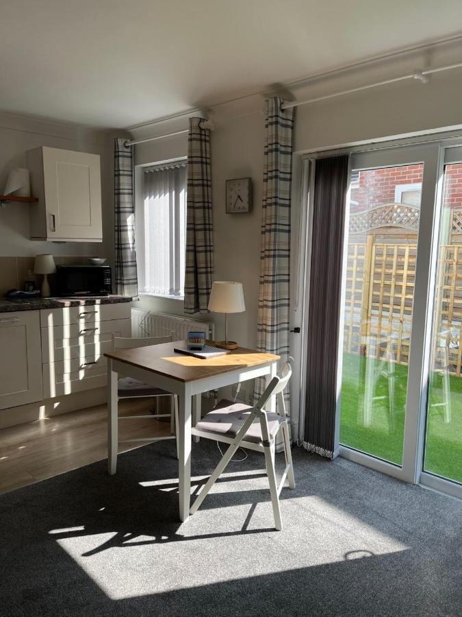 April Lodge Пул Экстерьер фото
